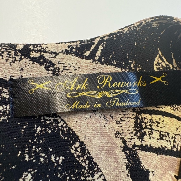 Avant garde printed short sleeve crop top women's size Small - Picture 5 of 9